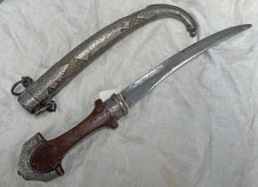 NORTH AFRICAN JAMBIYA WITH 22CM LONG CURVED DOUBLE EDGED BLADE,