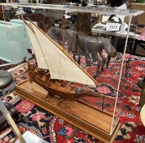 MODEL OF A MIDDLE EASTERN VESSEL WITH PLAQUE MARKED 'KHALIL HAMDAN 1996' IN CASE,