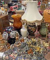 SELECTION OF TABLE LAMPS, ETC TO INCLUDE AN ORIENTAL STYLE URN LAMP, HARDSTONE LAMP,