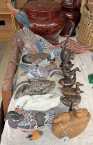 SELECTION OF CARVED WOODEN DUCKS TO INCLUDE PAINTED EXAMPLES
