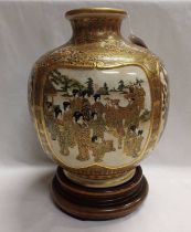 19TH CENTURY JAPANESE SATSUMA VASE WITH FIGURAL SCENE DECORATION WITH RED SEAL TO BASE,