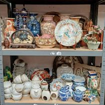 EXCELLENT SELECTION OF ORIENTAL WARE INCLUDING VASES, BOWLS, BRASSWARE, BLUE & WHITE WARE,