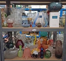 EXCELLENT SELECTION OF ART GLASS INCLUDING 2 CAITHNESS GLASS VASES & BOXES, ART GLASS LIGHT SHADE,