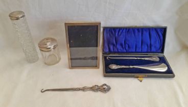 SILVER PHOTO FRAME, 2 SILVER TOPPED DRESSING TABLE JARS, SILVER HANDLED BUTTON HOOK & SHOE HORN SET,