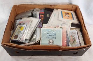 SELECTION OF VARIOUS COLLECTABLES TO INCLUDE COIN SETS, STAMPS,