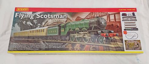 HORNBY R1019 OO GAUGE FLYING SCOTSMAN ELECTRIC TRAIN SET.