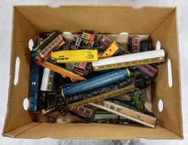 SELECTION OF VARIOUS OO GAUGE LOCOMOTIVES & ROLLING STOCK FROM HORNBY, LIMA,