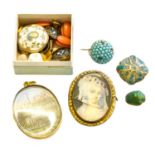 A Quantity of Jewellery, including a scarab beetle, a turquoise brooch, various buttons and studs, a