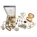 A Quantity of Jewellery, including various silver rings; a marcasite necklace, bracelet and