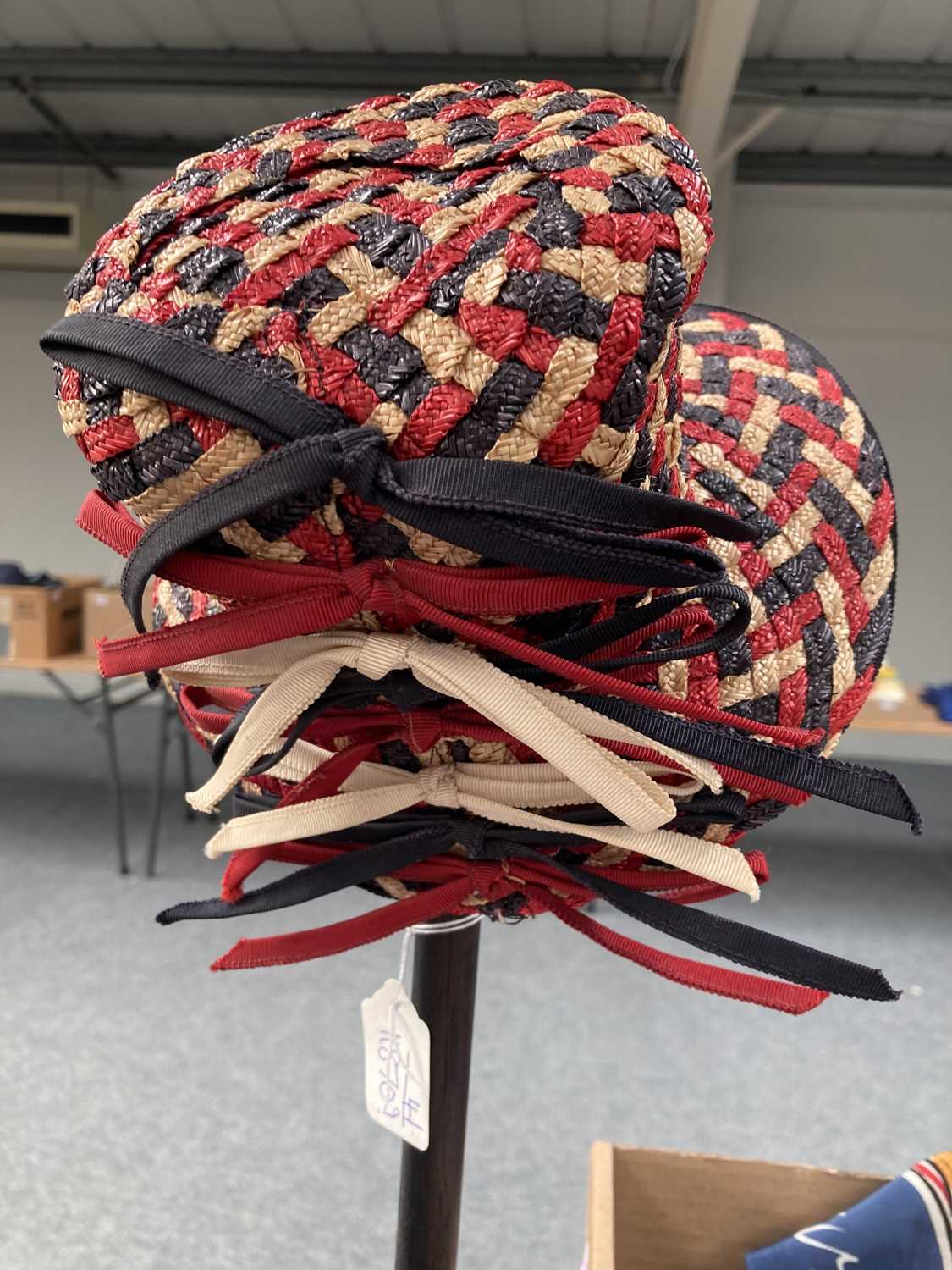 Circa 1940s Amercian Red, White and Blue Woven Raffia Tilt Hat, with alternating coloured - Image 4 of 4
