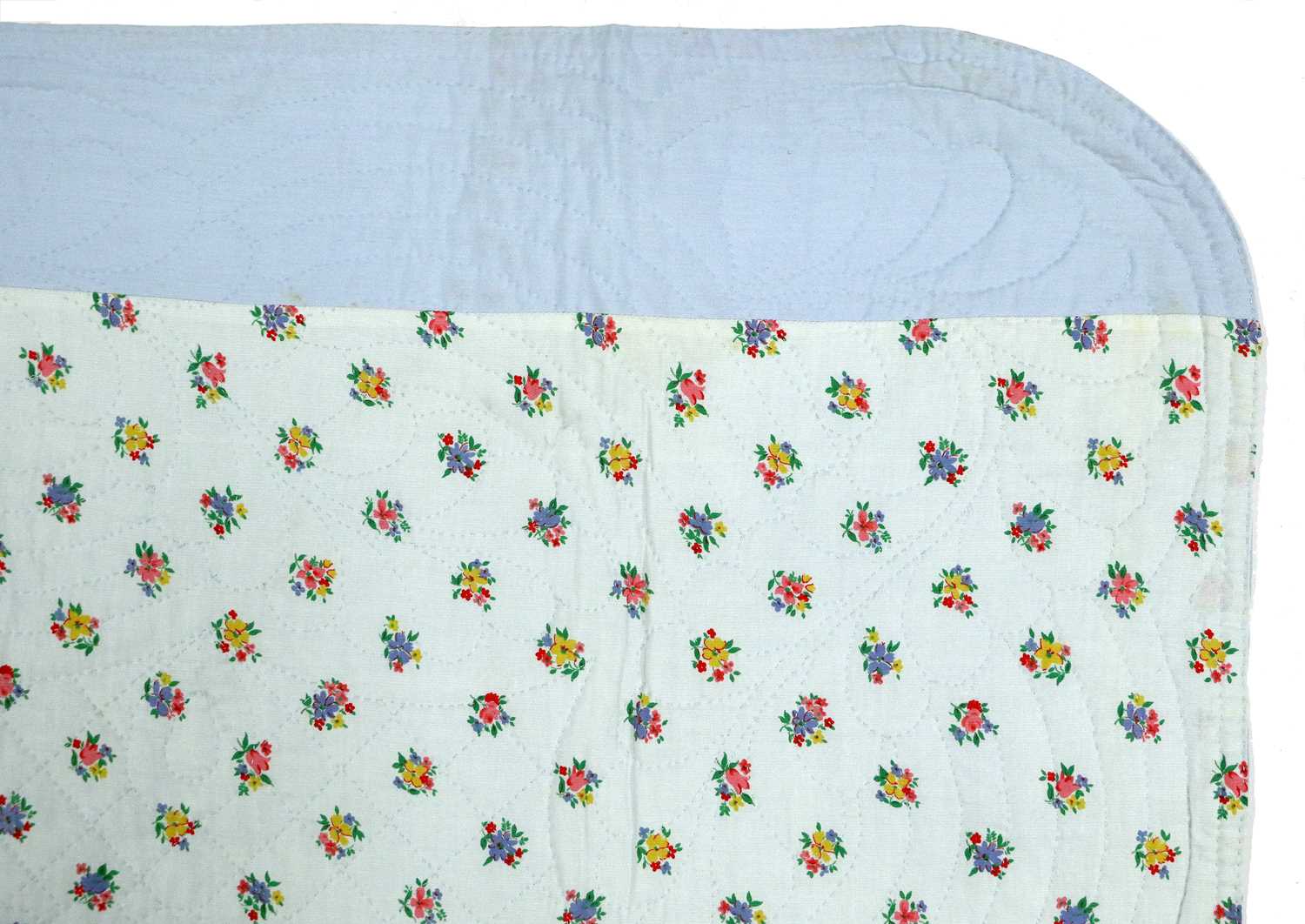 20th Century Reversible Whole Cloth Quilt, with a pale blue cotton to one side and floral sprigged - Image 4 of 5