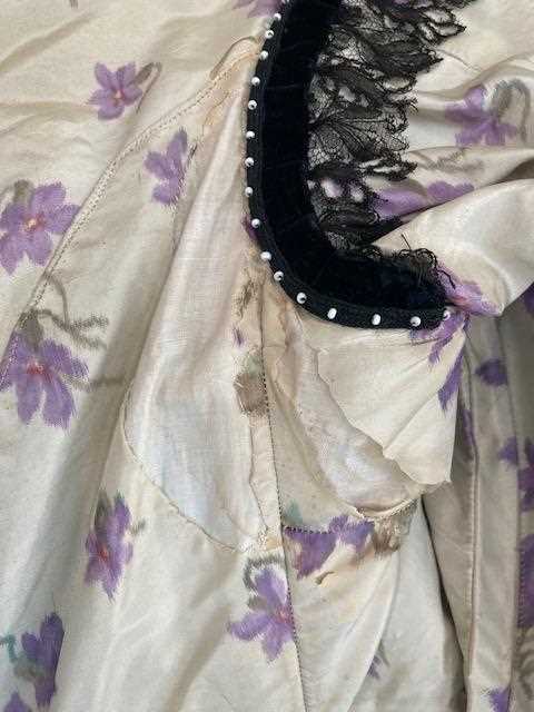 19th Century Cream Silk Dress printed with purple flowers, square neckline trimmed with black velvet - Image 17 of 21