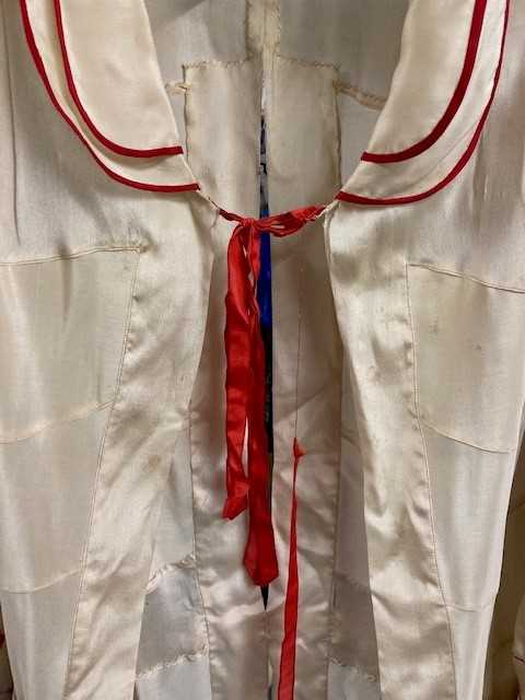 Circa 1920s Cream Silk Day Coat/Dress with double peter pan collar trimmed with red silk, ties to - Image 5 of 18