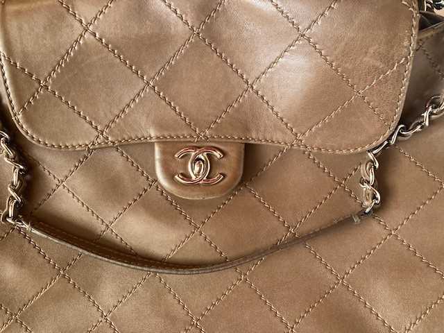 Circa 2010 Chanel Brown Quilted Leather Shoulder Bag, with chrome coloured hardware, two pockets - Image 7 of 11