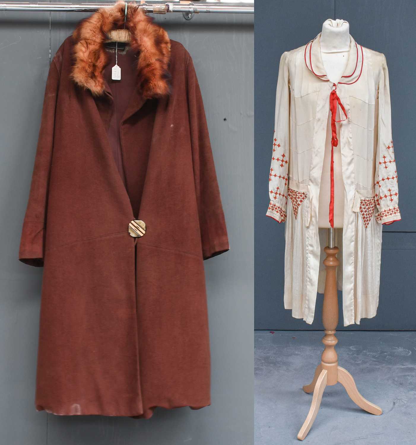 Circa 1920s Cream Silk Day Coat/Dress with double peter pan collar trimmed with red silk, ties to