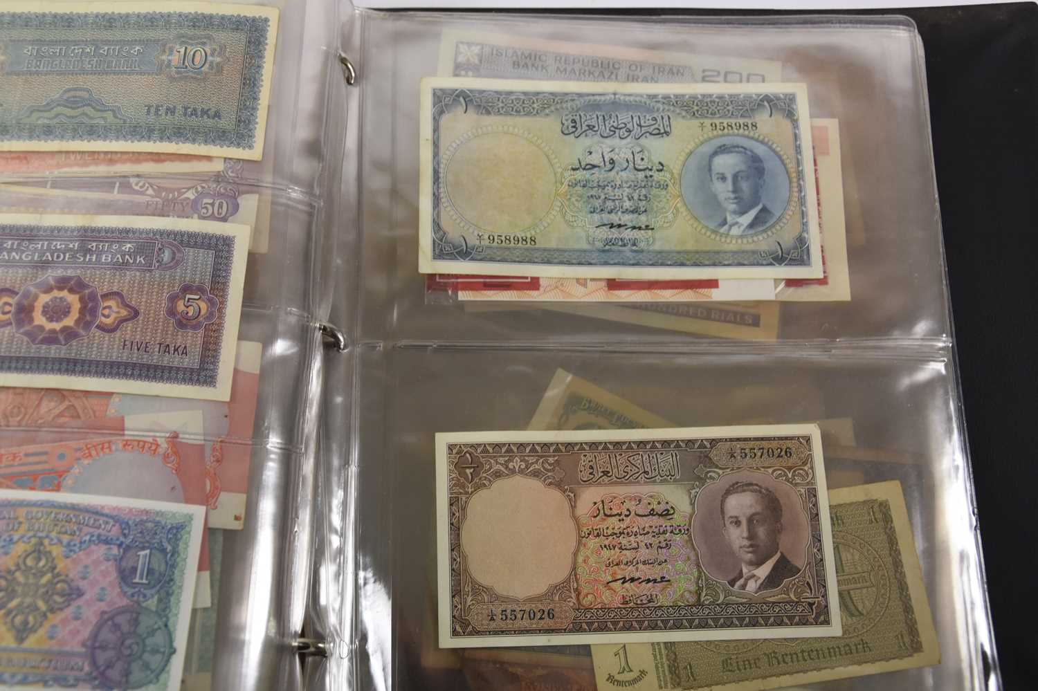 World Banknotes, a very large collection of over 500 20th century banknotes with a particular - Image 3 of 41