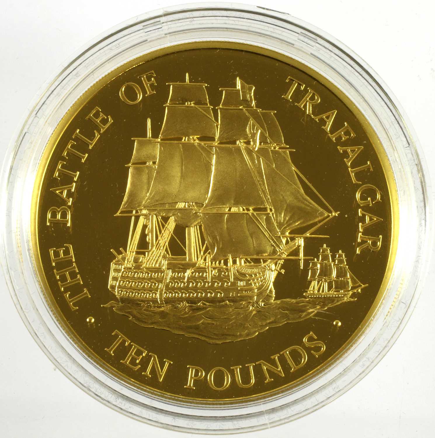 Guernsey, Gold Proof £10 (5oz) 2005 (.999 gold, 65mm, 5oz), 'Trafalgar Bicentenary', obv. Rank-