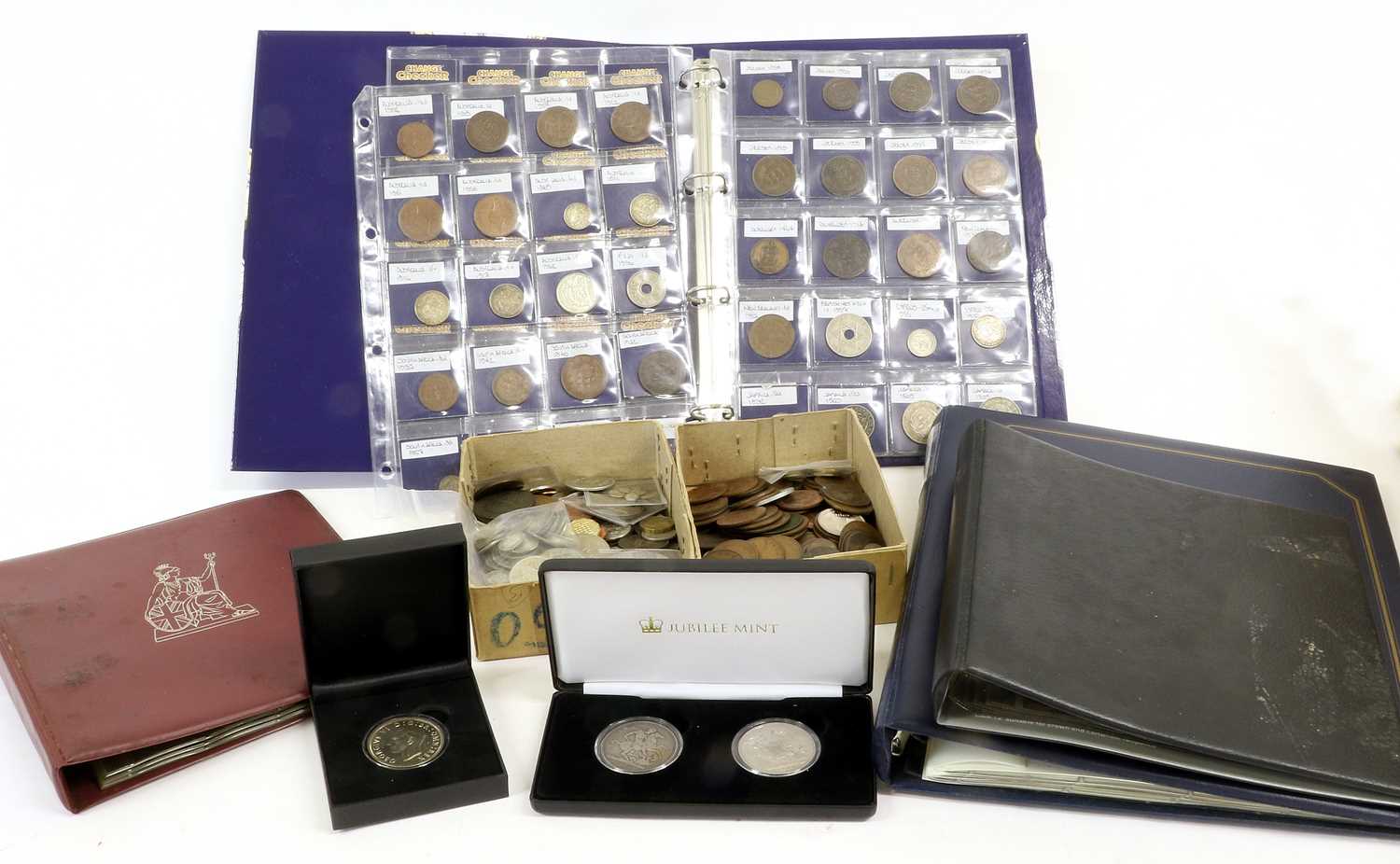 Mixed British & Foreign Coinage, to include: 4 x silver crowns: 2 x Victoria 'Jubilee Head' 1889 and