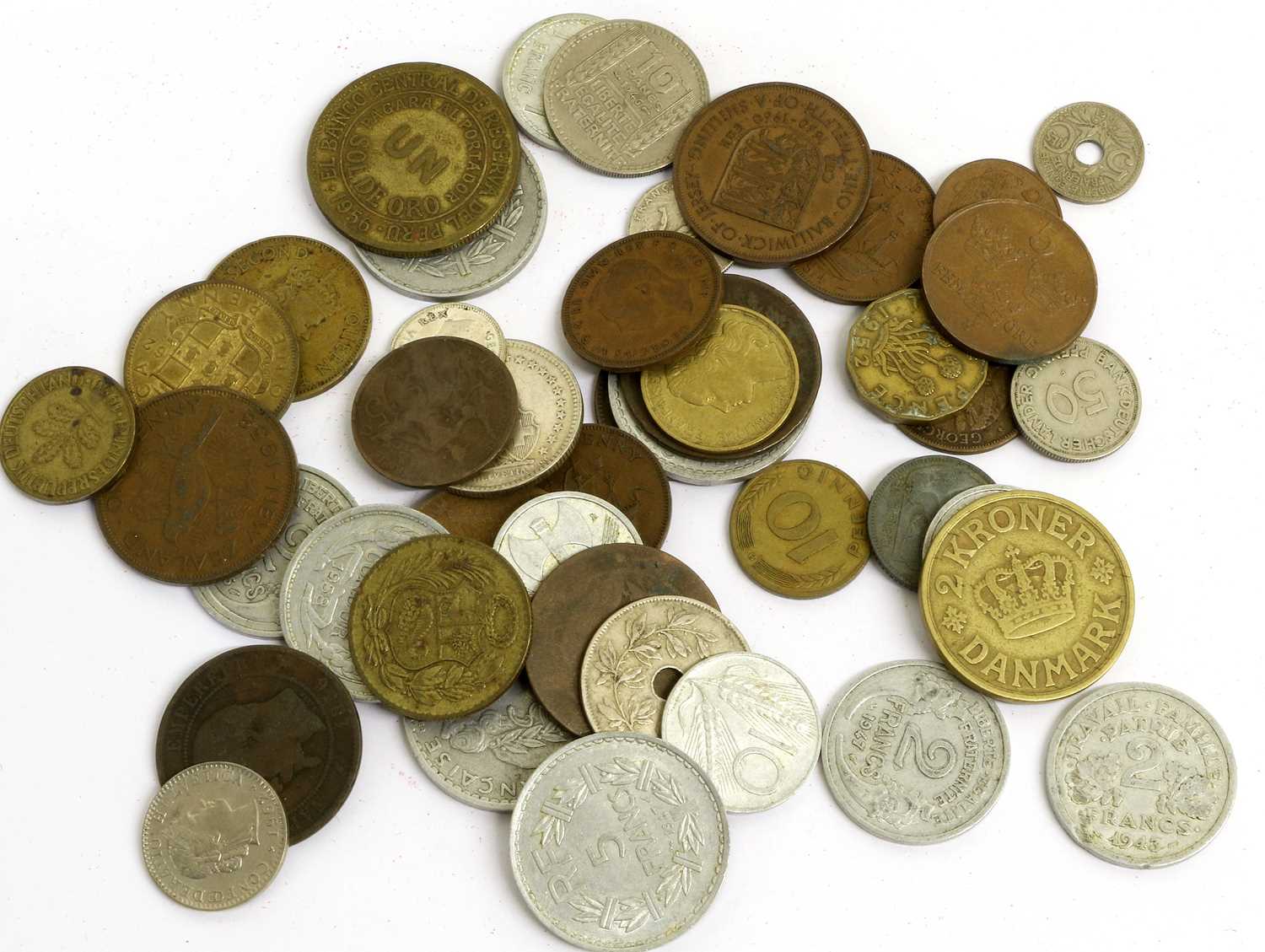 Mixed Collection, comprising: a large quantity of copper and bronze coinage, highlights include: 8 x - Image 14 of 17