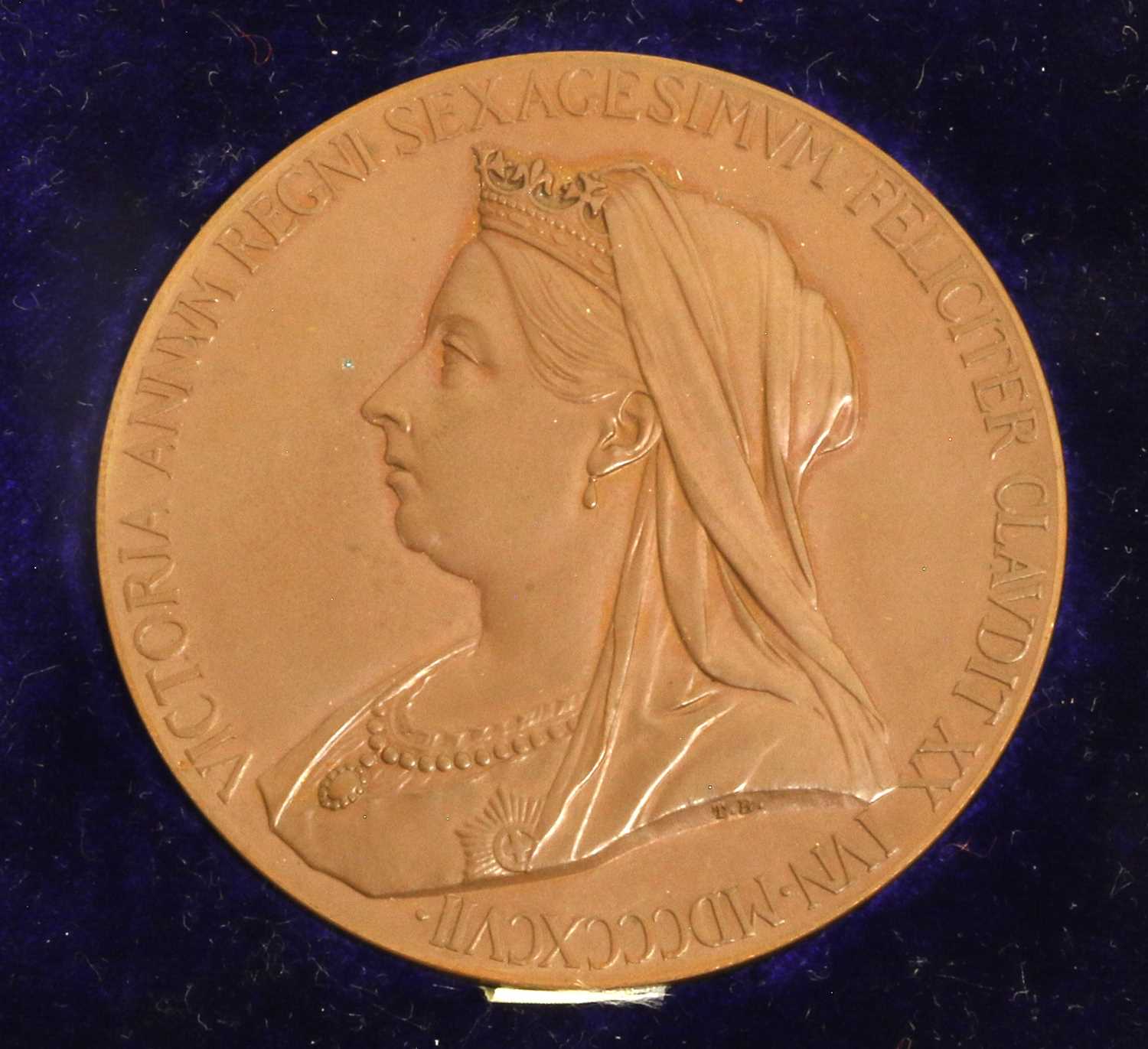 Diamond Jubilee of Victoria 1897, Bronze Medal (56mm, 73.86g) official Royal Mint issue with - Image 2 of 4