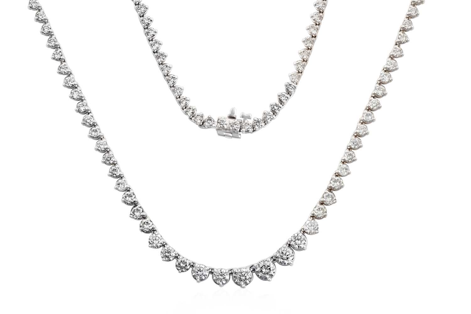 An 18 Carat White Gold Diamond Rivière Necklacethe graduated round brilliant cut diamonds in claw