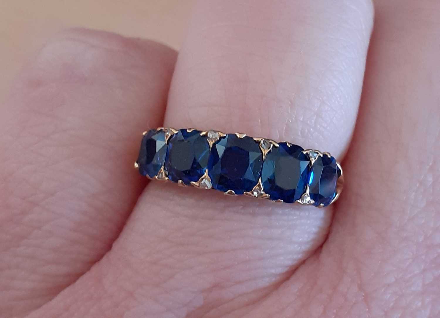 A Late Victorian Sapphire Five Stone Ringthe graduated oval cut sapphires with rose cut diamond - Image 2 of 4