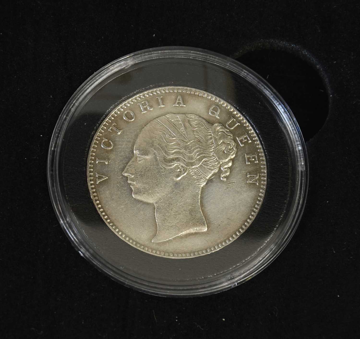 Historic Silver Crowns Collection, comprising: George III, 1820 GF; George IV, 1822 Tertio F; - Image 2 of 5