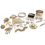 A Quantity of Jewellery, comprising of various silver and white metal jewellery including two