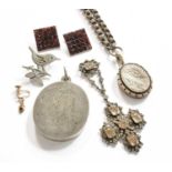 A Quantity of Jewellery, including a paste pendant, length 8.9cm; a locket, measures 7.0cm by 4.8cm;