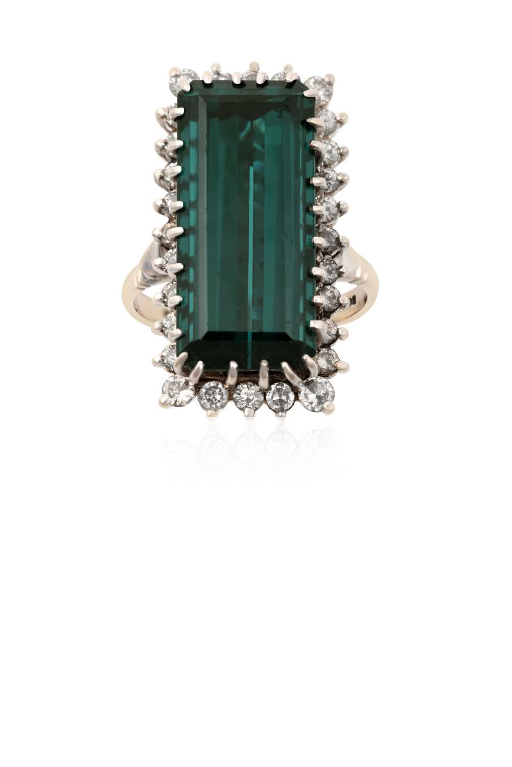 An 18 Carat White Gold Green Tourmaline and Diamond Cluster Ringthe rectangular step cut green