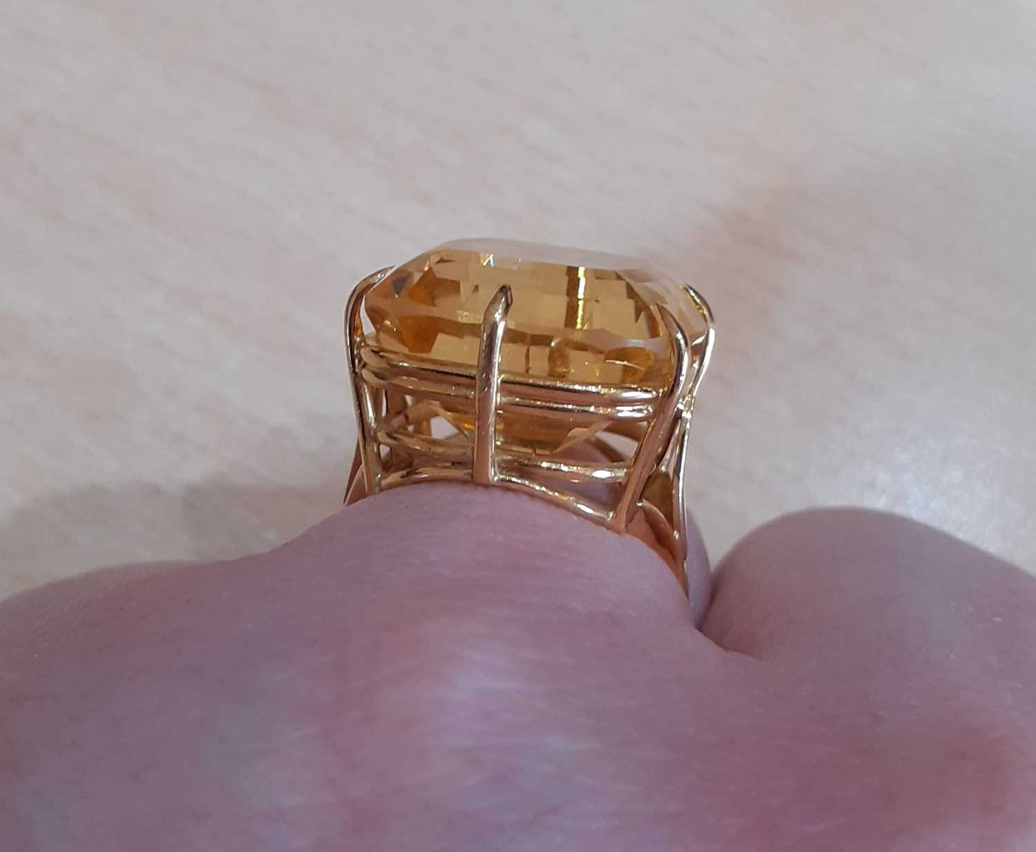 An 18 Carat Gold Citrine Solitaire Ringthe cushion shaped citrine in a yellow claw setting, to a - Image 5 of 5