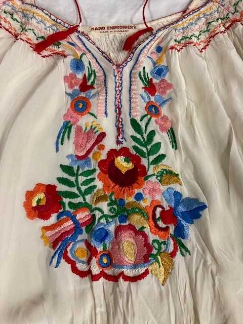 Circa 1950-60s Ladies Costume, comprising five Hungarian cotton muslin embroidered tops with long - Image 15 of 35