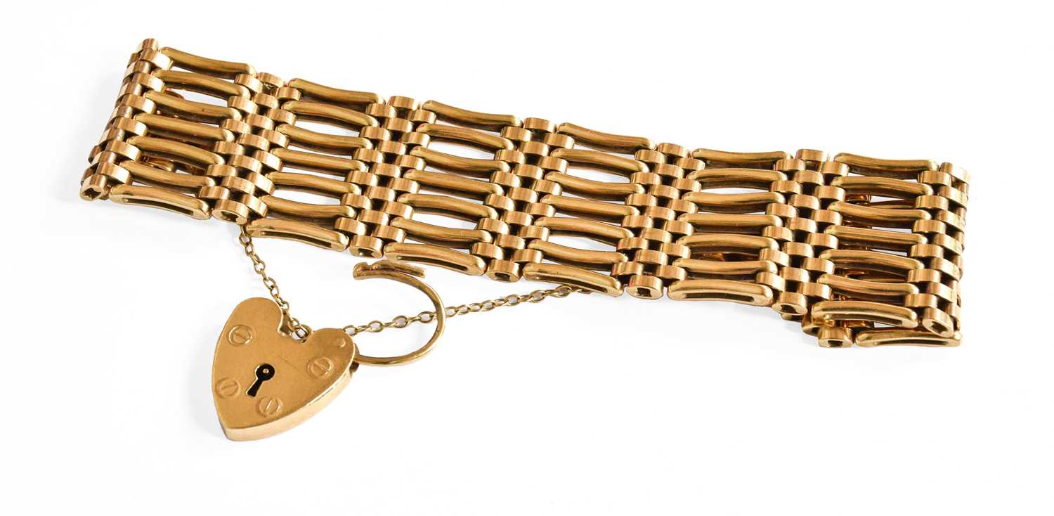 A 9 Carat Gold Gate Link Bracelet, length 18.5cmGross weight 46.1 grams.