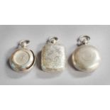 Three Silver Sovereign-Cases, two circular and on oblong (3)