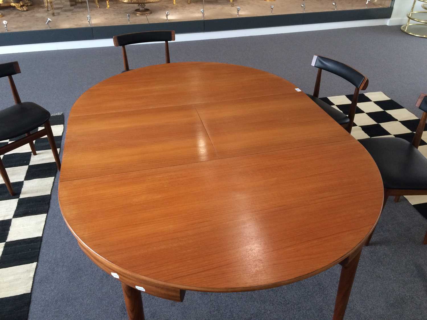 Hans Olsen for Frem Rojle: A 1960s Teak Dining Room Suite, Extending Circular Dining Table, on - Image 5 of 10