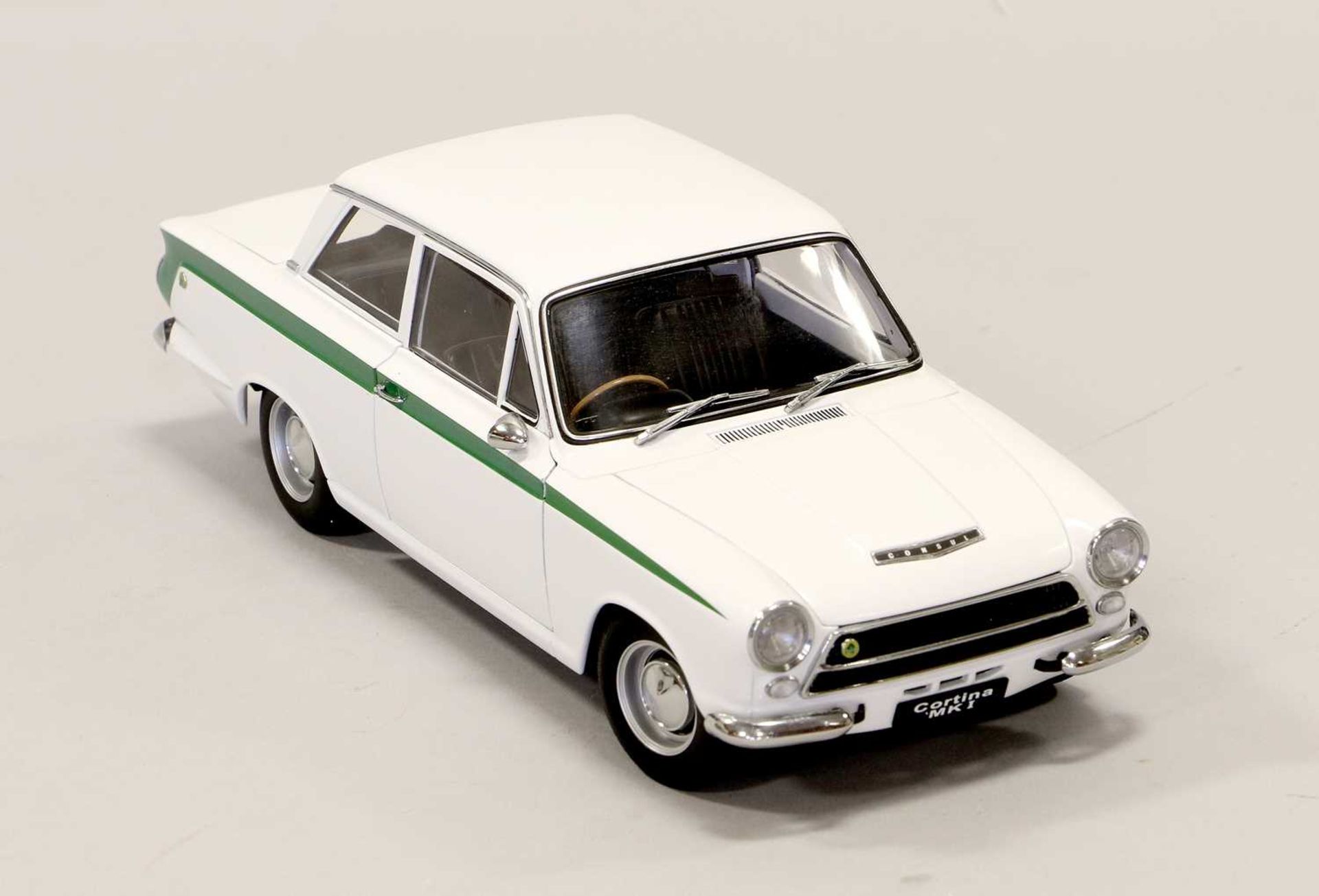 Auto Art 1:18 Scale Lotus Cortina MkI - Bild 2 aus 2