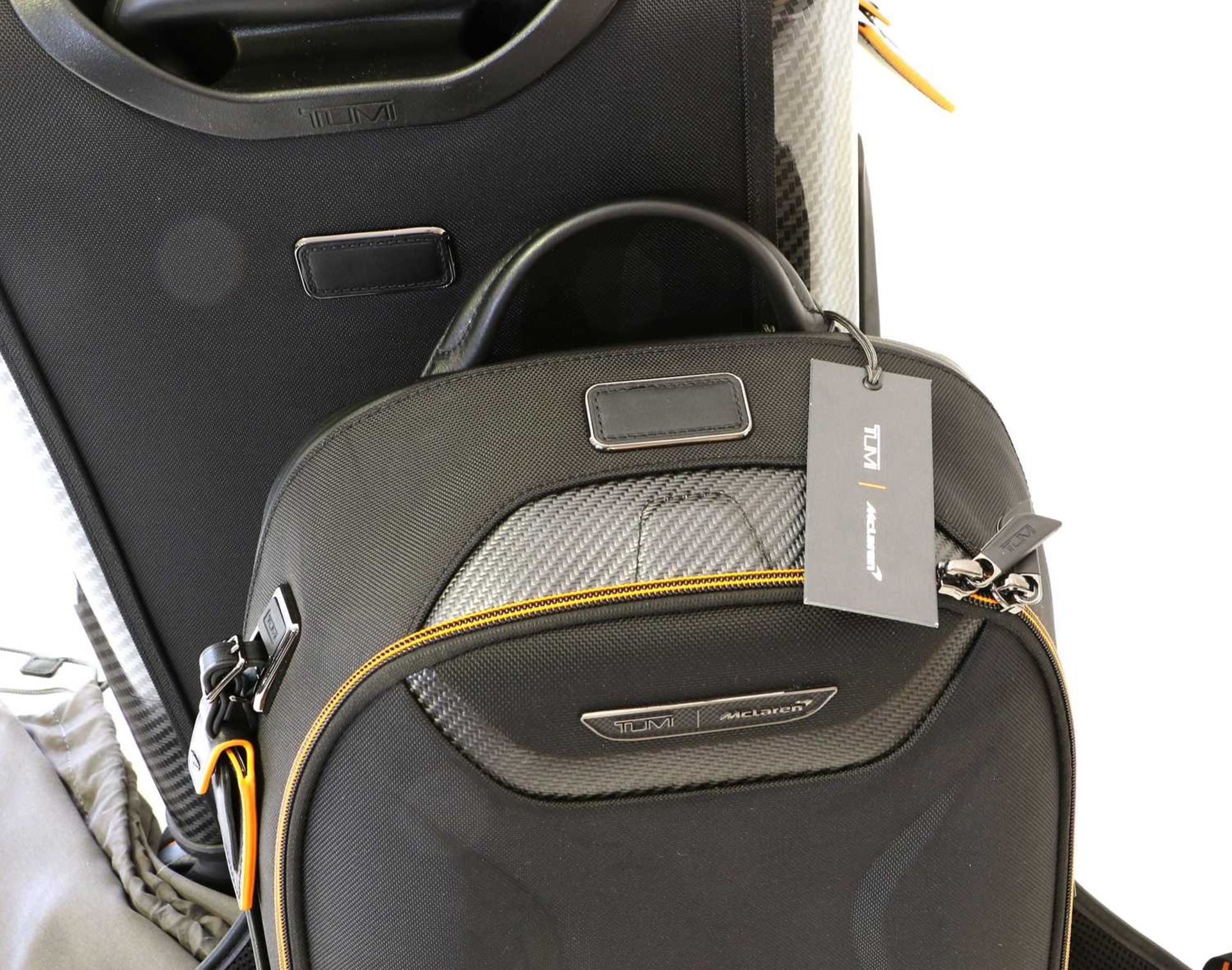 Tumi Luggage: A McLaren Suitcase, with dust cover, 55cm A Matching McLaren Velocity Backpack, with - Bild 2 aus 3