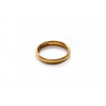 A 22 Carat Gold Band Ring, finger size OGross weight 5.8 grams.