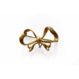 An 18 Carat Gold Bow Brooch, measures 3.0cm by 1.8cmGross weight 4.4 grams.