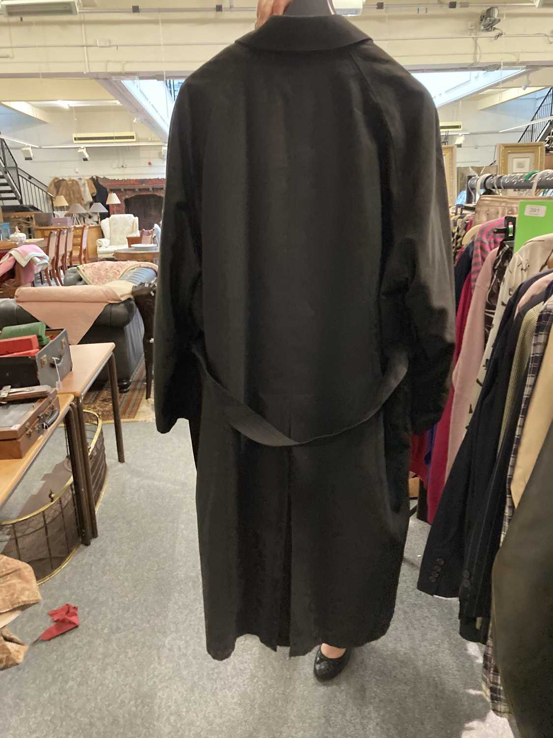 Ralph Lauren Black Trench Coat with button fastening, belt tie, side pockets (size 44 R), and a - Image 2 of 5