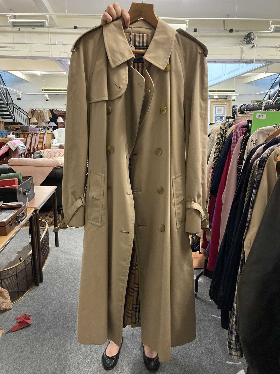 Ralph Lauren Black Trench Coat with button fastening, belt tie, side pockets (size 44 R), and a - Image 4 of 5