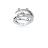 A Diamond Ring pairs of white crossover plain polished bars interspaced by round brilliant cut