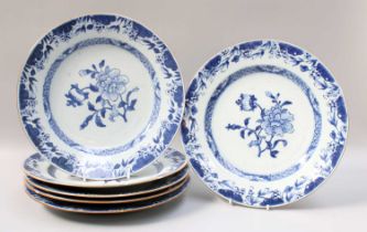 A Set of Six 19th-century Chinese Export Blue and White Plates, with foliate decoration, 26.5cm