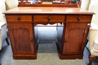 A Victorian Mahogany Kneehole Desk, 122cm by 58cm by 82cm