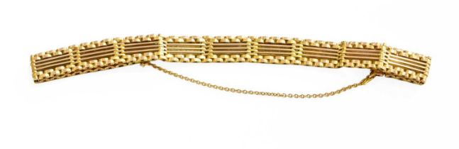 A Gate Link Bracelet, stamped '15', length 17.4cm Gross weight 14.8 grams.