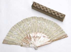 Early 20th Century Brussels Point de Gaze Lace Fan of floral design on mother of pearl sticks and