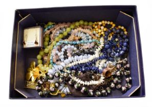 A Quantity of Costume Jewellery, including a synthetic sapphire simulating alexandrite pendant,