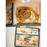 Leather jewellery case and contents of vintage costume jewellery