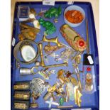 Assorted jewellery, badges etc., including amber beads, thimbles, malachite animal figures, a pair