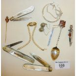 Silver and other jewellery, antique mother-of-pearl handled fruit or pen knives, etc.